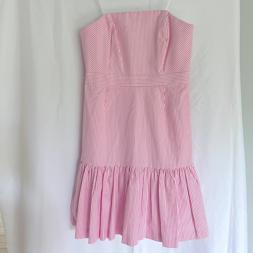 Vineyard Vines - never worn, pink seer sucker strapless dress.